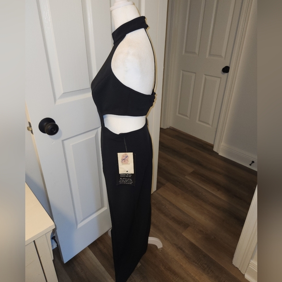 VS Vintage elegant black dress with back cut out. SZ 8 PTP- 15 Length 55 inches - Picture 4 of 6